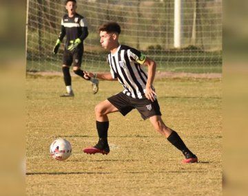 Un jugador de Gimnasia de Mendoza se electrocutó en la cancha: está grave