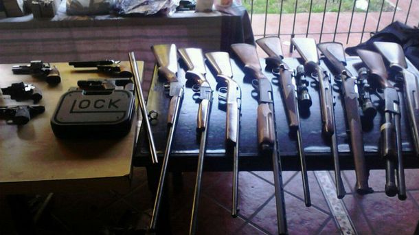 Desbaratan una armería que proveía a delincuentes: hay 10 detenidos