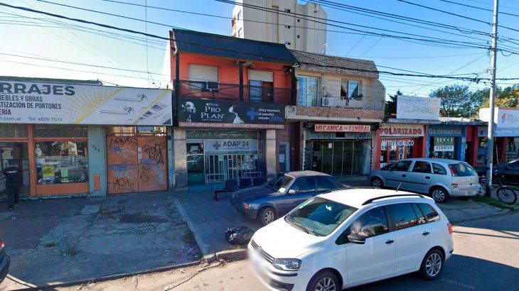 Morón: una pareja dejó inconsciente a un veterinario luego de que su caniche muriera tras un baño en el local