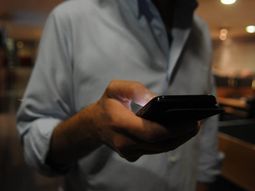 Los delincuentes pidieron 300 pesos por el rescate del celular. Los delincuentes pidieron 300 pesos por el rescate del celular.