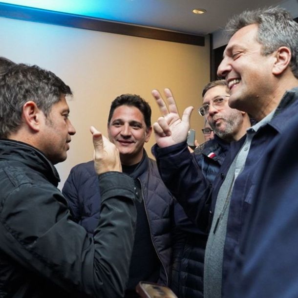 Axel Kicillof y Sergio Massa festejaron juntos el triunfo de Fuerza Patria: ¿palito para Karina Milei?
