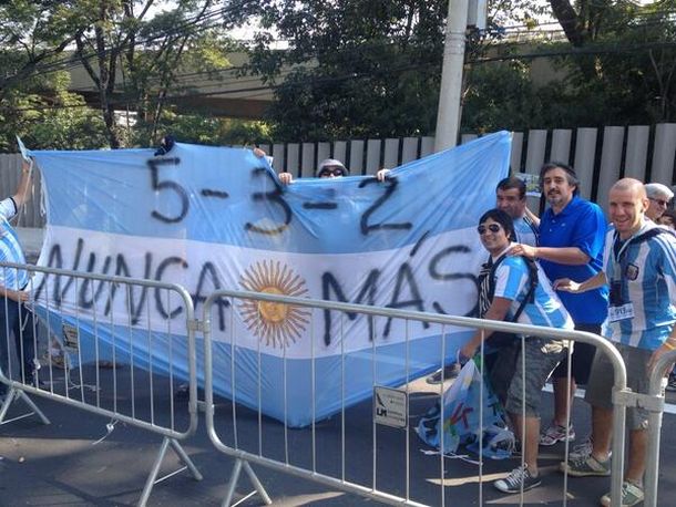 La bandera de la polémica: la gente no quiere el esquema de Sabella