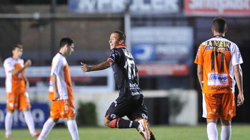 huracan goleo a all boys y suena con el ascenso huracan goleo a all boys y suena con el ascenso