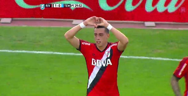¿Lo tenías? Funes Mori pidió la pelota en un tiro libre y la clavó en un ángulo
