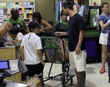 La foto viral de Messi comprando en un supermercado de Miami