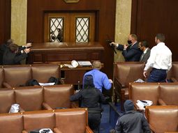 Fanáticos de Trump irrumpieron en el Capitolio y no dejaron proclamar la victoria de Joe Biden