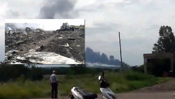 cayo un avion de malaysia airlines con 295 pasajeros: no hay sobrevivientes cayo un avion de malaysia airlines con 295 pasajeros: no hay sobrevivientes