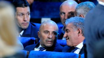 El DT argentino junto a Jorge Burruchaga El DT argentino junto a Jorge Burruchaga