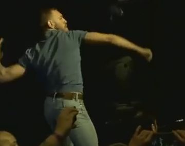 La previa de una pelea de UFC terminó con botellazos