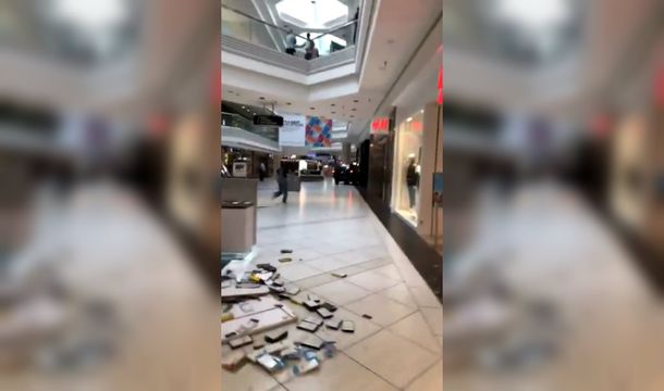 Entró con su camioneta a un shopping de Chicago