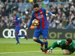 Messi contra Varas, el arquero de Las Palmas Messi contra Varas, el arquero de Las Palmas