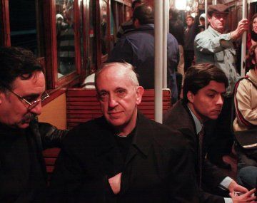 Impulsan rebautizar la estación Flores del subte A en tributo al papa Francisco
