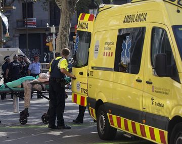 La familia de la argentina herida en Barcelona denuncia al Gobierno por abandono