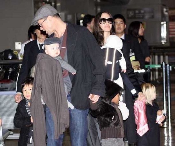 062c5_angelina-brad-hijos-tokyo