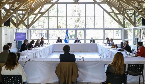 Alberto Fern&aacute;ndez recibi&oacute; al comit&eacute; de especialistas para ver c&oacute;mo sigue el aislamiento social