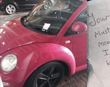 Estacionó el auto en lugar para discapacitados