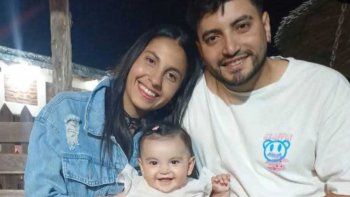 Valeria, Matías y su hija Catalina fallecieron en el acto, tras chocar en contra otro auto en la Ruta 20. Valeria, Matías y su hija Catalina fallecieron en el acto, tras chocar en contra otro auto en la Ruta 20.
