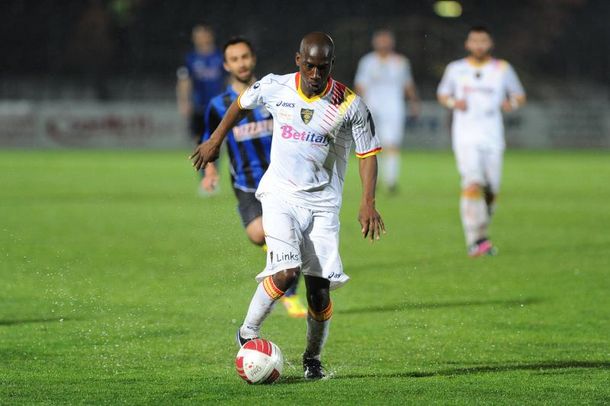 Futbolista denunciado por robarle a una prostituta