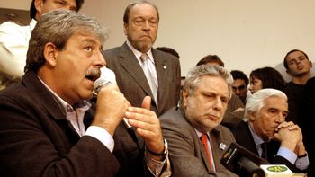 La mesa de enlace, en sus primeras apariciones La mesa de enlace, en sus primeras apariciones