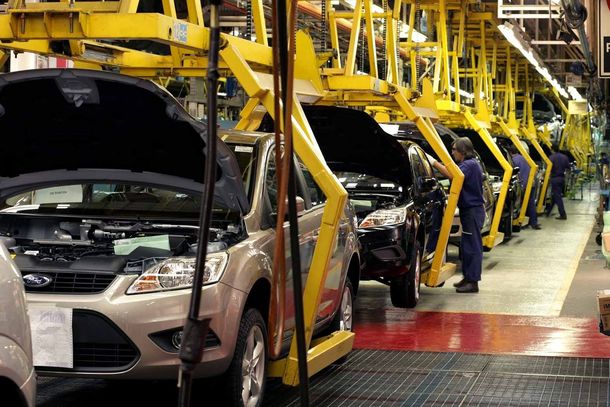 Un despido en una autopartista frenó la producción en la planta de Ford