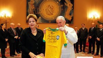 dilma invito al papa a ver un partido del mundial dilma invito al papa a ver un partido del mundial