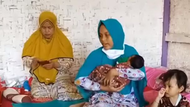 Indonesia: tuvo una hija con el viento y se volvió viral