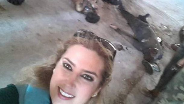 Polémica por la selfie de una periodista junto a víctimas de la guerra en Siria