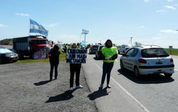 Se complica el regreso por un corte en la Ruta 2