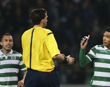 Teo le robó el aerosol al árbitro para festejar un gol y lo amonestaron
