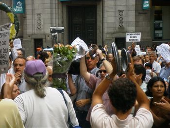 Indemnizan a un gerente del HSBC quemado en 2001