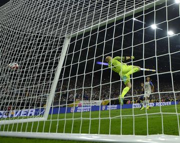 El tiro libre de Messi se coló en el ángulo izquierdo