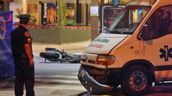 un motociclista murio luego de chocar con una ambulancia
