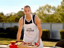 ¿Asado o barbecue? Ginobili cocina una carne manufica