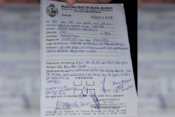 Pudo ser una tragedia: manejaba drogado a 100 kilómetros por hora y con 40 chicos en el micro