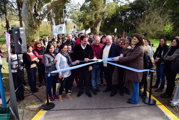 El intendente Ariel Sujarchuk participó del acto de apertura del nuevo camino peatonal y de bicicletas que construyó la Municipalidad en el Polo de Educación Superior (PES) de Escobar.
