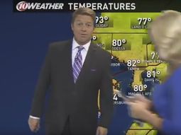 video: presentaba el clima y una periodista se metio distraida por pokemon go video: presentaba el clima y una periodista se metio distraida por pokemon go