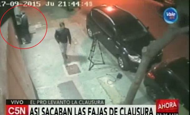 Sin firma previa del acta: así sacaron las fajas de clausura en C5N