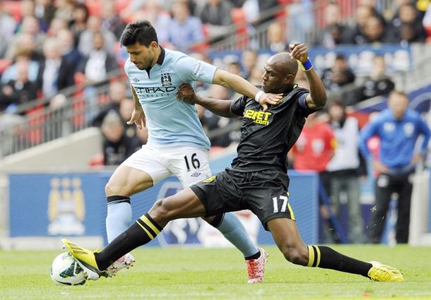 El Kun Agüero le da un consuelo al Manchester City