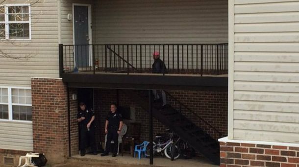 Un chico de 16 años le disparó a su abuela porque no quería salir de la cama