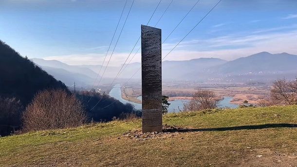 Rumania: así se ve el monolito que aún está emplazado en Europa