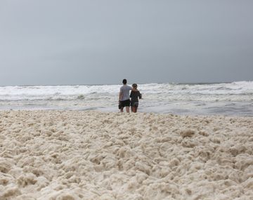 Mar del Plata: los turistas tuvieron un día atípico en la playa