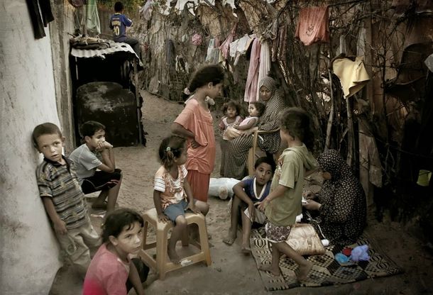 Aberrante: denuncian que los traficantes abusan de nenes refugiados