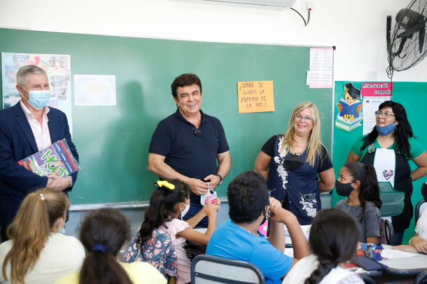 La Matanza: Se entregaron más de 1 millón de libros y manuales a estudiantes y docentes para el inicio del ciclo lectivo 2022