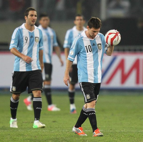 Flojo partido de Messi luego del embrujo peruano