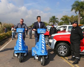 Zamora y Massa entregaron vehículos destinados a la protección ciudadana