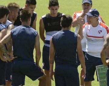 Un jugador del Rojo reveló un dato sorpresivo de Holan en el vestuario