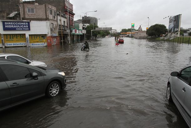 Se renovó el alerta por sudestada y siguen las inundaciones en varios partidos del GBA