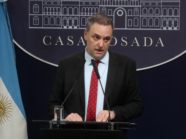 Manuel Adorni dio su primera conferencia de prensa como jefe de Gabinete sin responder preguntas
