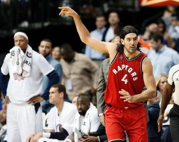 Brillante actuación de Scola en el triunfo de Toronto que está invicto en la NBA