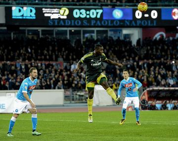 El Nápoli de Higuaín sólo empató ante Milan y no pudo volver a la punta